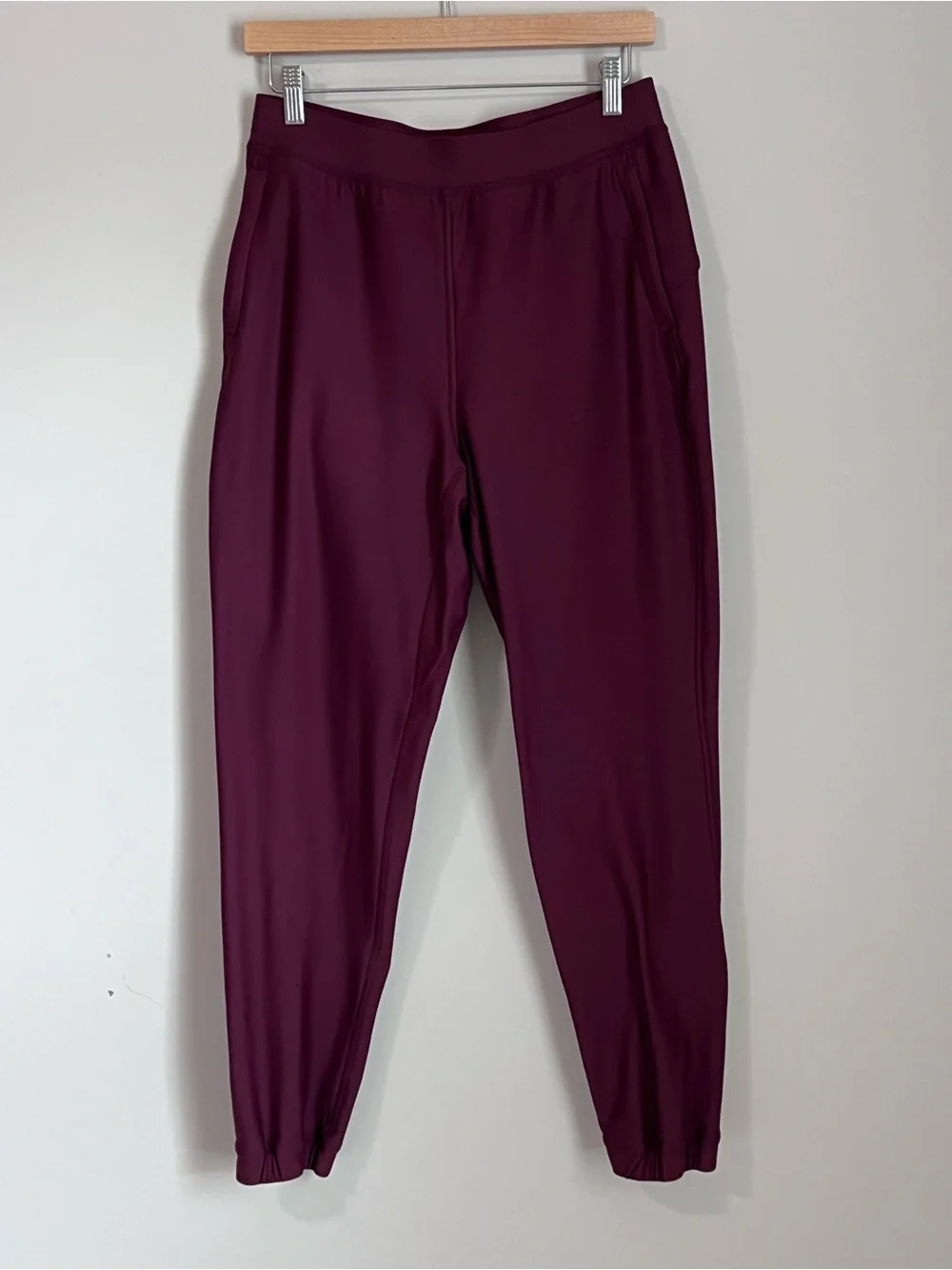 Lululemon Women's Joggers $138 Fleece Tech Lined Merlot Burgundy Size 8